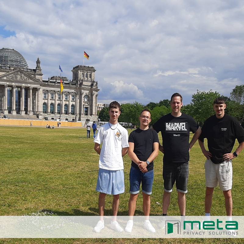 Our trainees in front of the Reichstag